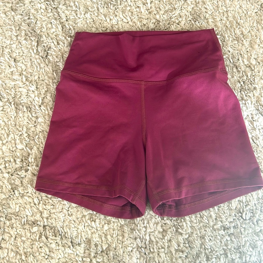 Fleo Tru High Short, 4 inch inseam, high waist. Flat waist line